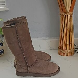 UGG AUSTRALIA CLASSIC TALL BOOTS